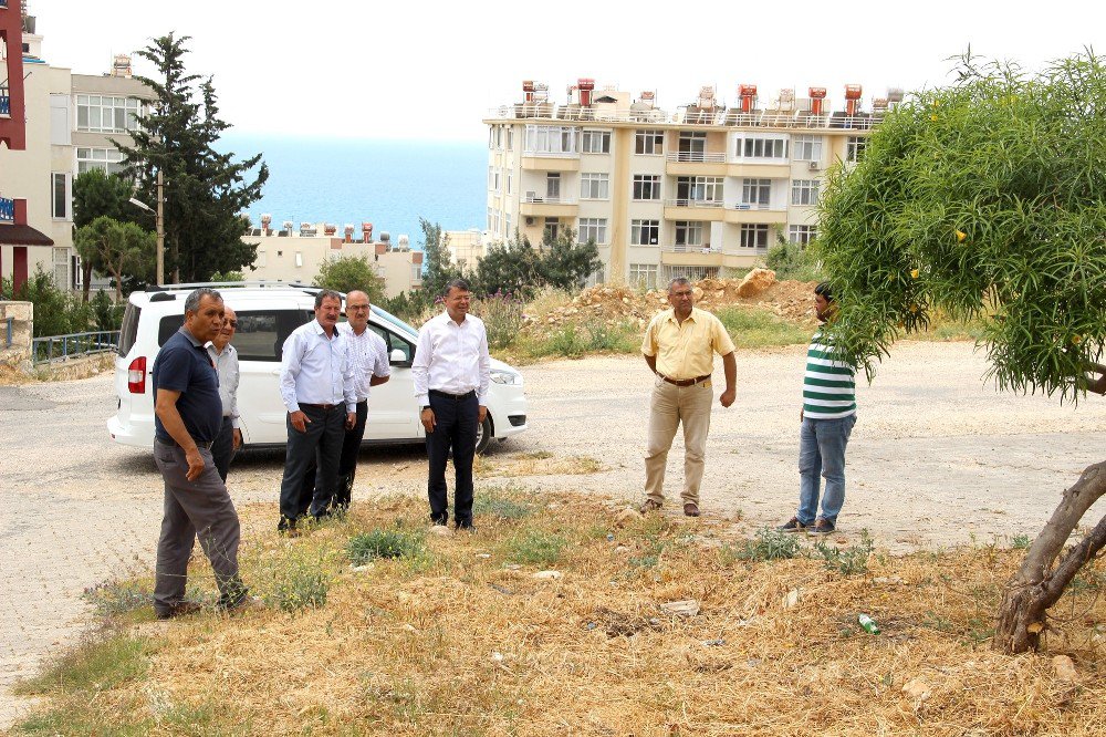 Silifke’de Kaldırım Düzenleme Ve Asfaltlama Çalışmaları Sürüyor