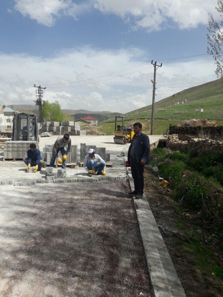 Çaldıran Belediyesinden Parke Taşı Döşeme Çalışması