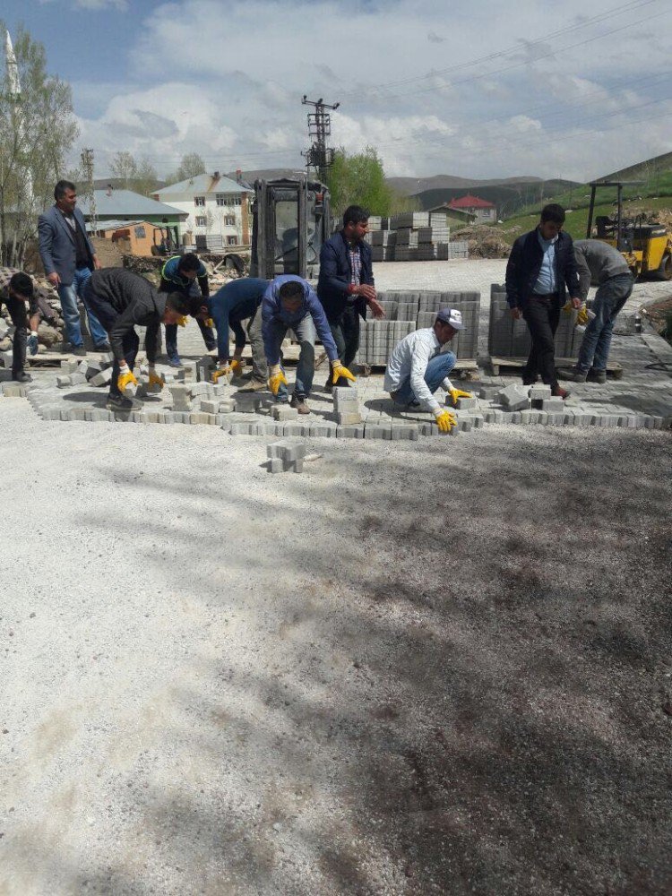 Çaldıran Belediyesinden Parke Taşı Döşeme Çalışması