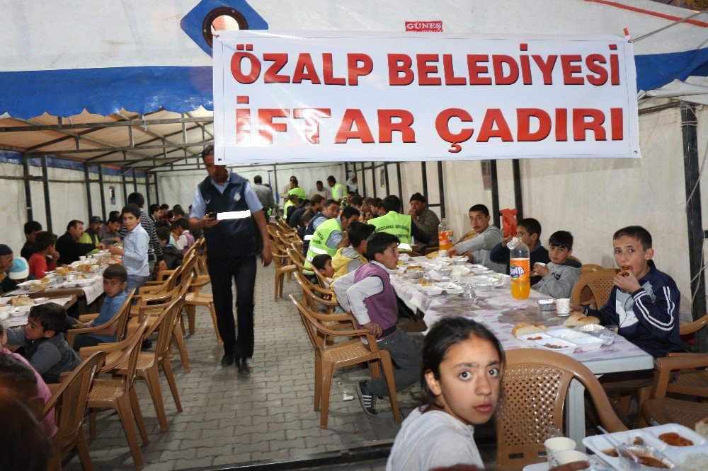 Özalp Belediyesinden İftar Çadırı