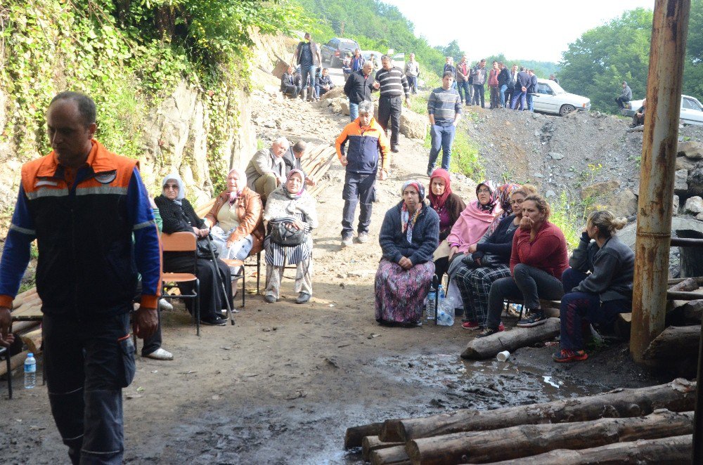 Göçükte Kalan İşçiler Kurtarma Çalışmaları 12. Saatte