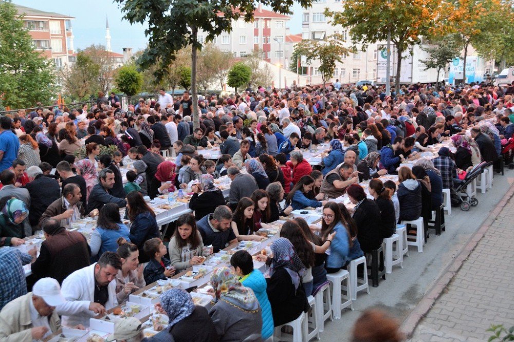 Süleymanpaşa Belediyesinden 100. Yıl Mahallesinde Dev İftar