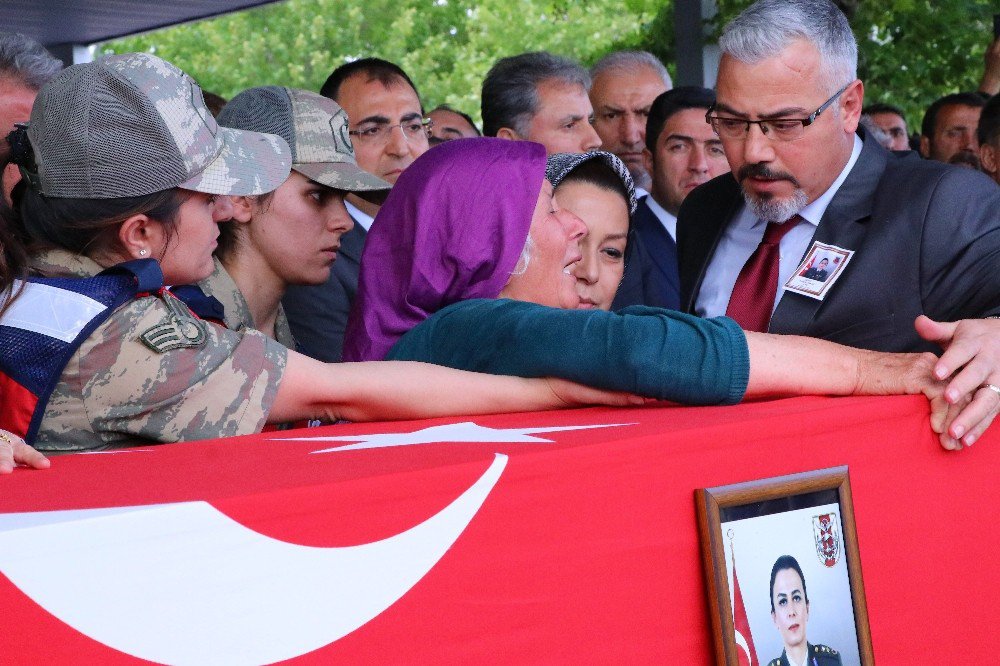 Şehit Yarbay Songül Yakut’u Binler Uğurladı