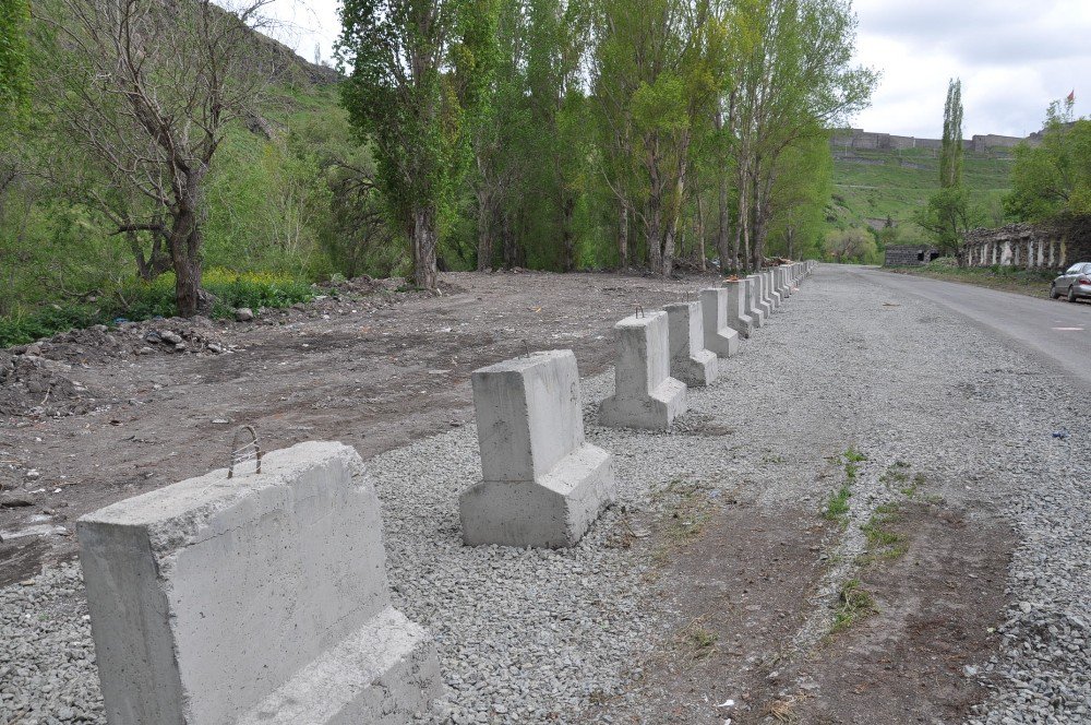 Belediye’den Hafriyat Dökümüne Beton Bariyerli Engel