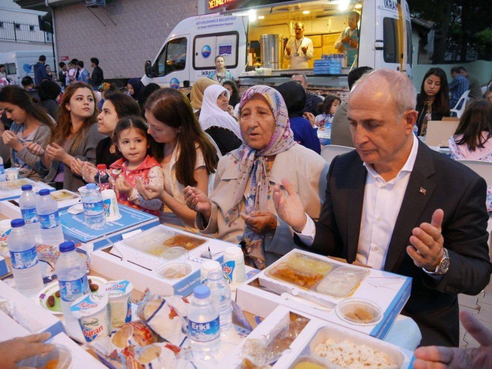 Ramazan’ın Maneviyatı Büyükçekmece’de Yaşatılıyor