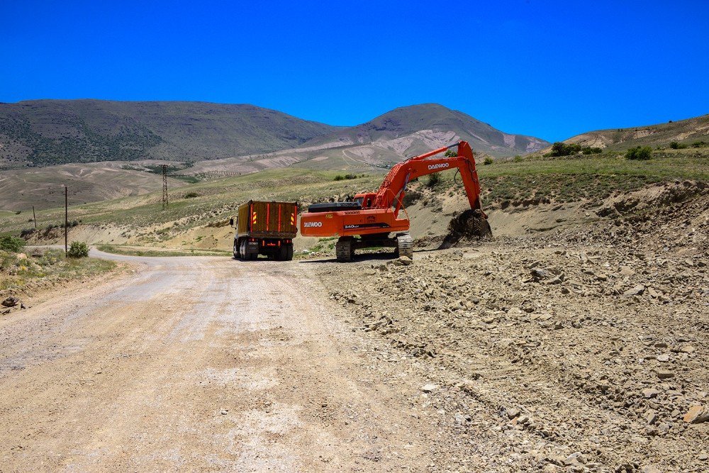 Darende’de Yol Açma Ve Genişletme Çalışmaları