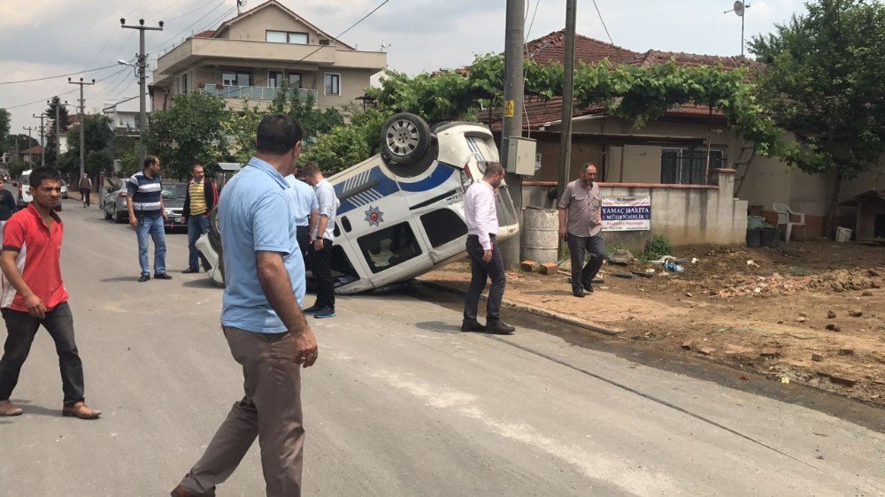 Kaza Yapan Polis Aracı Ters Döndü