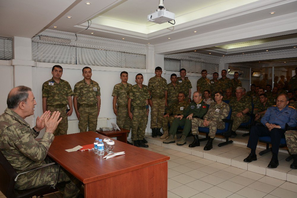 Genelkurmay Başkanı Akar Şırnak’ta Kaza Alanında İncelemelerde Bulundu