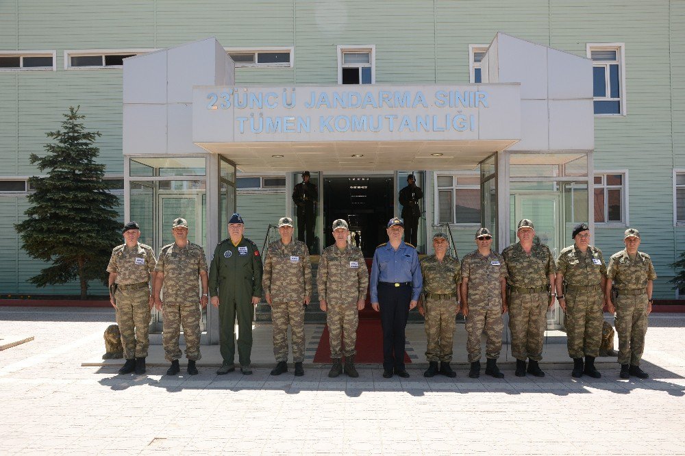 Genelkurmay Başkanı Akar Şırnak’ta Kaza Alanında İncelemelerde Bulundu