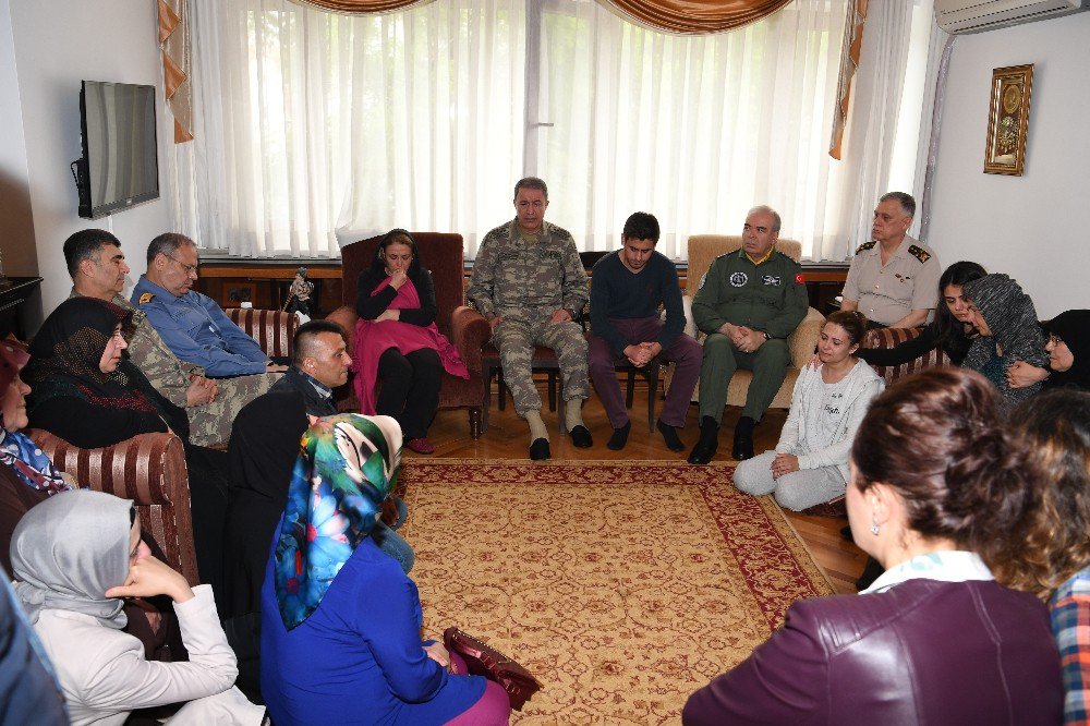 Genelkurmay Başkanı Akar’dan Şehit Tümgeneral Aydın’ın Ailesine Taziye Ziyareti