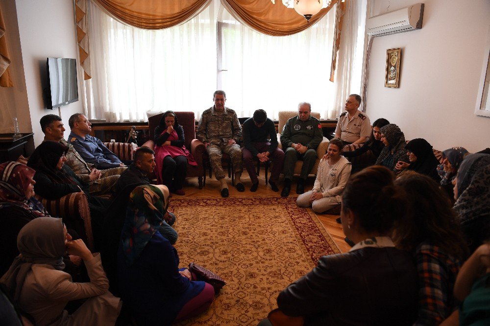 Genelkurmay Başkanı Akar’dan Şehit Tümgeneral Aydın’ın Ailesine Taziye Ziyareti