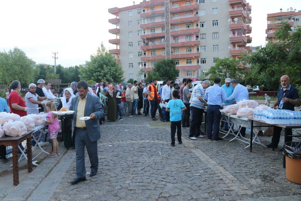 Kayapınar Belediyesi’nden 2 Bin Kişiye İftar Yemeği