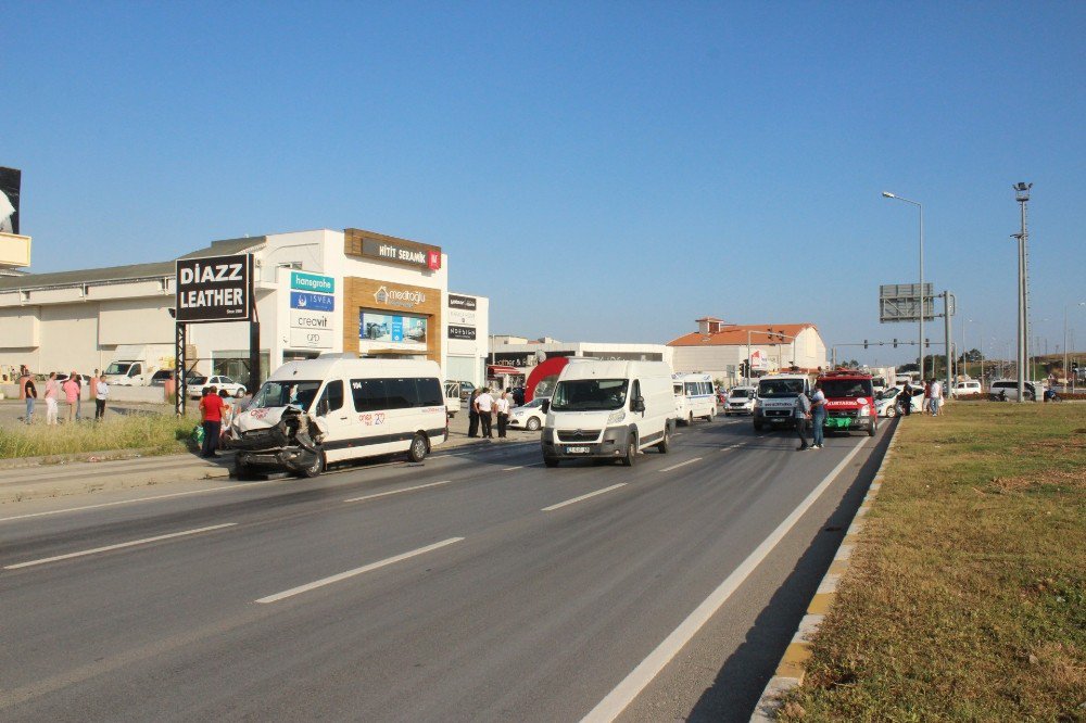 Antalya’da Trafik Kazası: 5’i Rus Turist 6 Yaralı