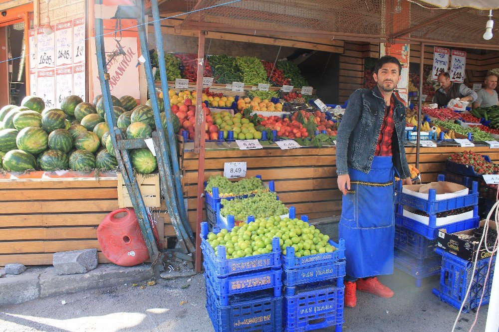 Markete İkince Kez Araç Girdi Tezgahtarlar Ölümden Döndü