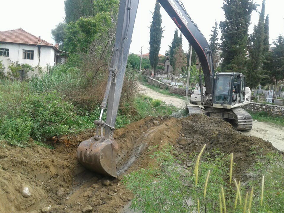 Alanyolu’nda Yüz Güldüren Dere Temizlik Çalışması