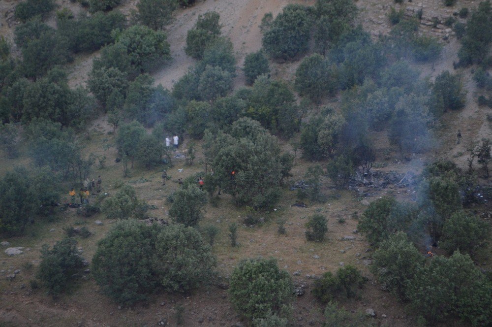 Şırnak’ta Düşen Helikopter Enkazında İncelemeler Devam Ediyor