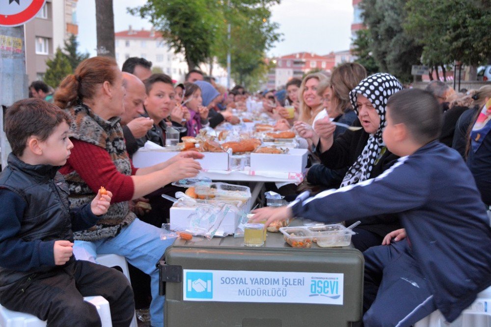 Süleymanpaşa Belediyesinden 100. Yıl Mahallesinde Dev İftar