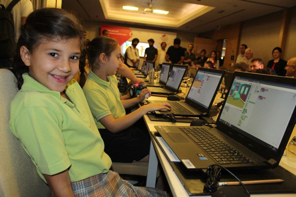 Çocuklar, Vodafone’la Dijital Geleceğe Hazır
