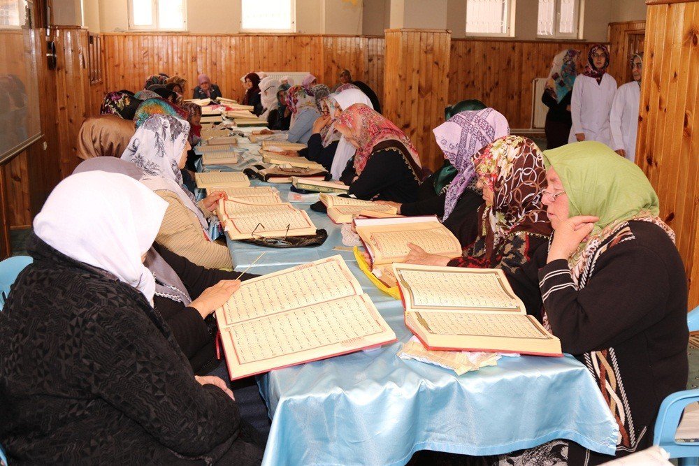 Bayanlardan Mukabele Programına Yoğun İlgi