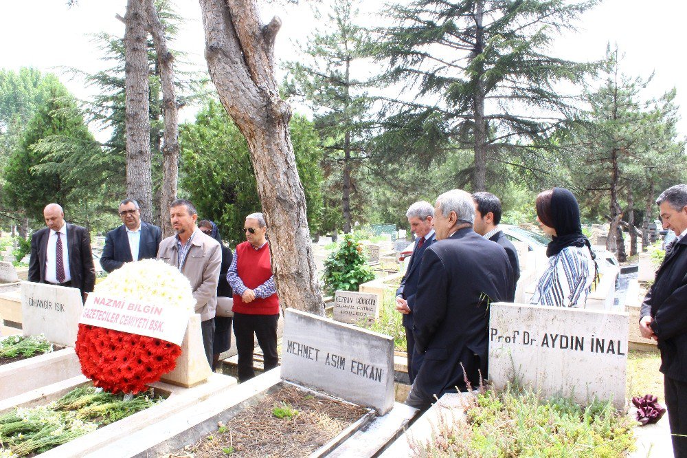 Gazeteci Mevlüt Işık Mezarı Başında Anıldı