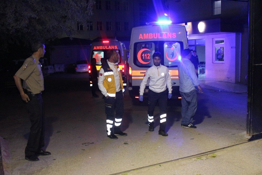 Polis Merkezi Önünde Zabıtalara Saldırı: 5 Yaralı