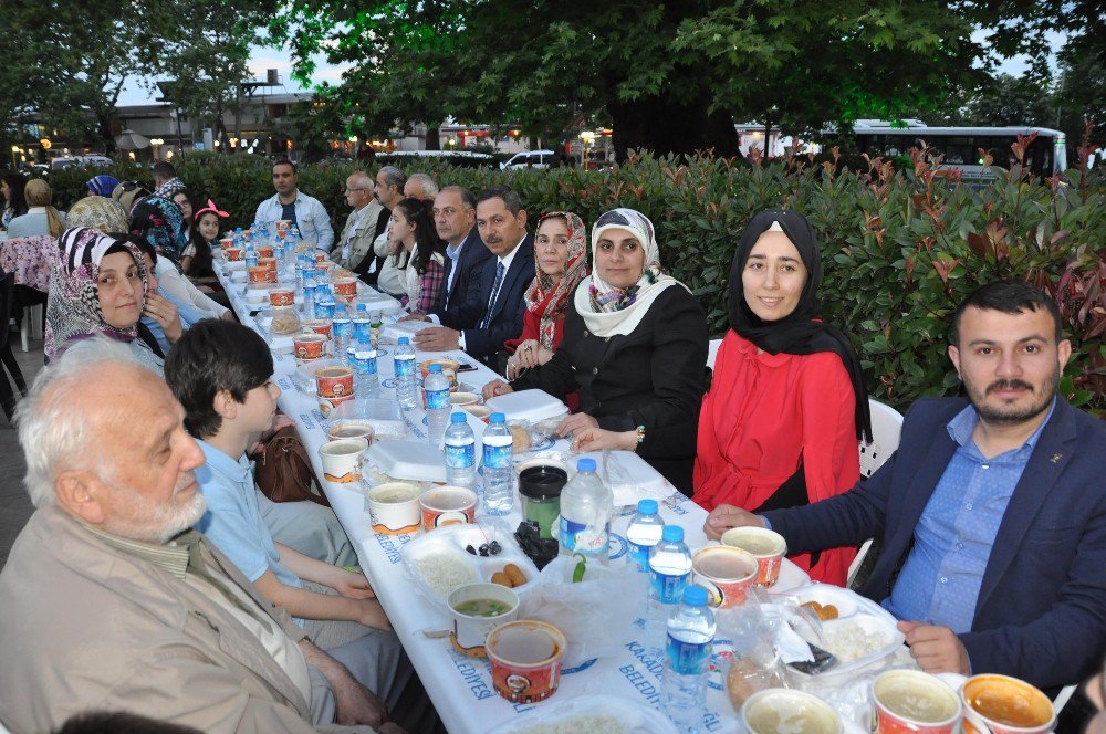 Başkan Uysal Gençlerle İftarda Bir Araya Geldi