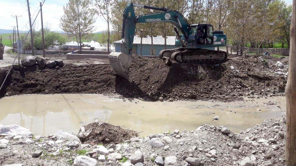 Ağrı’da Derelerdeki Taşkın Riski Azaltılıyor