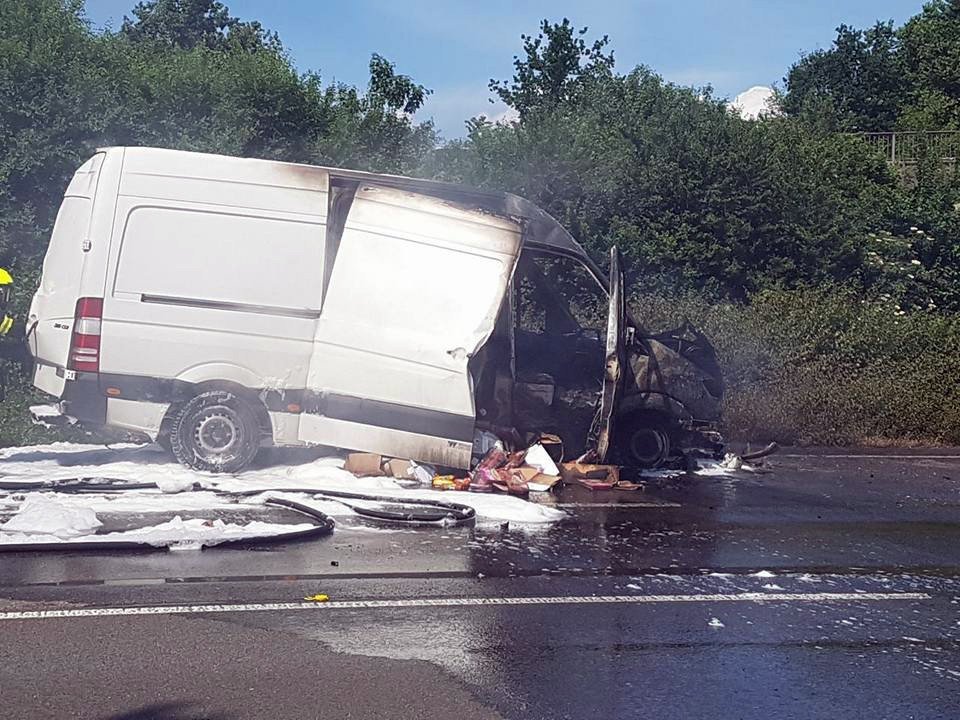 Almanya’da Bir Türk‘e Ait Minibüs Yandı