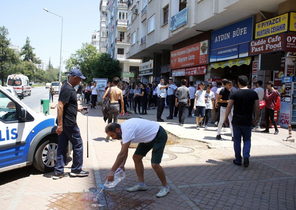 Antalya’da Liselilerin Kız Kavgası: 2 Yaralı