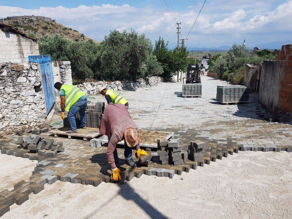 Büyükşehir Yol Çalışmalarına Atburgazı’nda Devam Ediyor