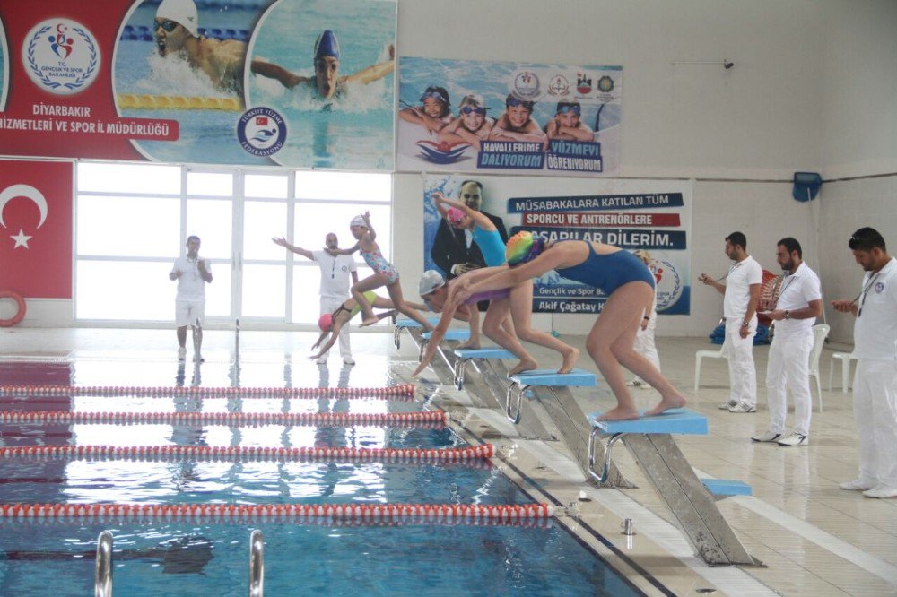 Diyarbakır’da Okullararası Yüzme Müsabakaları Yapıldı