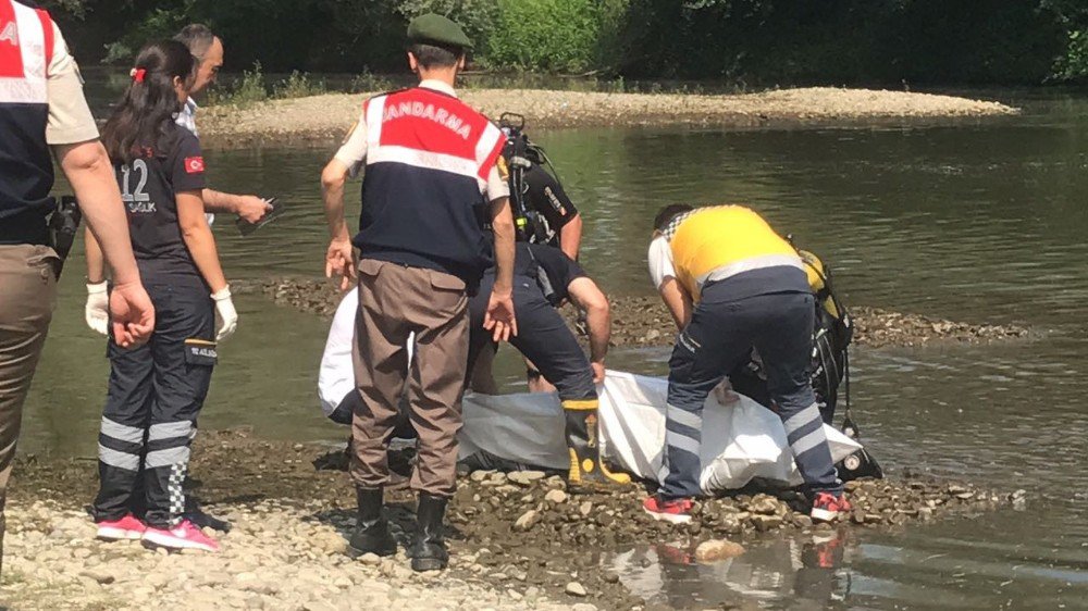 Serinlemek İçin Girdiği Derede Boğuldu