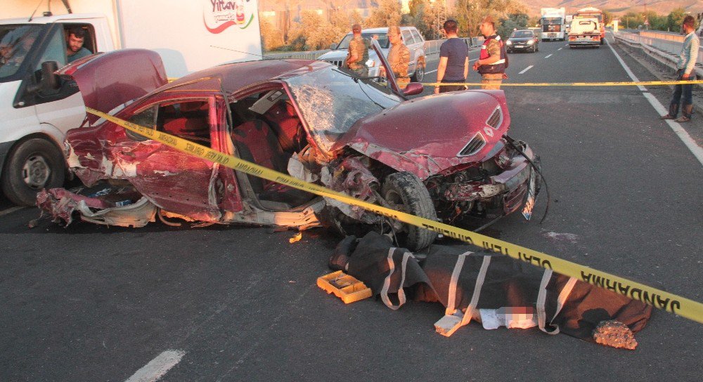 Elazığ’da Trafik Kazası: 1 Ölü, 2 Yaralı