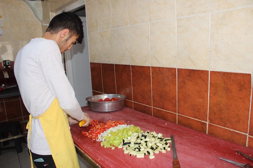 Kasap Ve Fırınlarda Ramazan Yoğunluğu