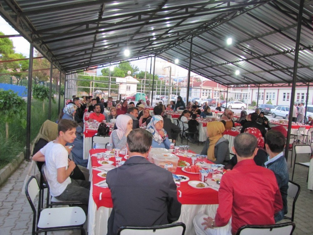 Hisarcık Belediye Personeli İftar Yemeğinde Buluştu