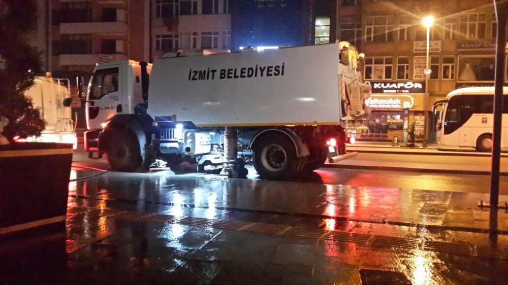 İzmit Belediyesi Temizlik İşleri Ramazanda Da Yoğun