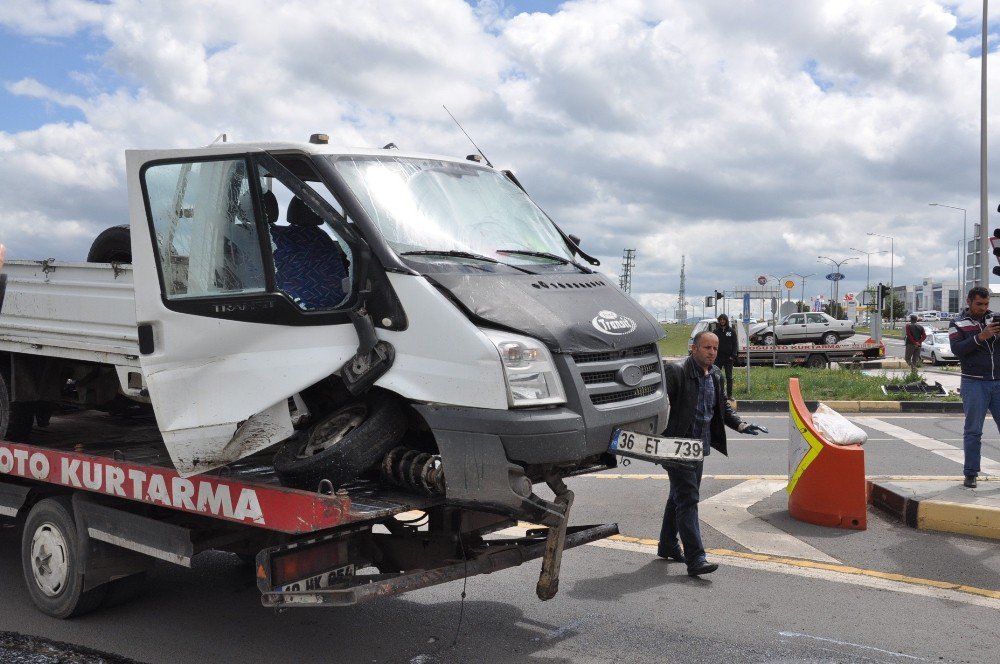 Kars’ta Trafik Kazası: 3 Yaralı