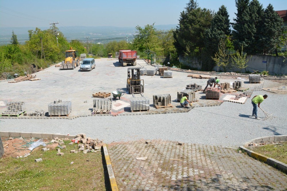 Kartepe’nin Köy Yollarında Parke Çalışması Yapıldı