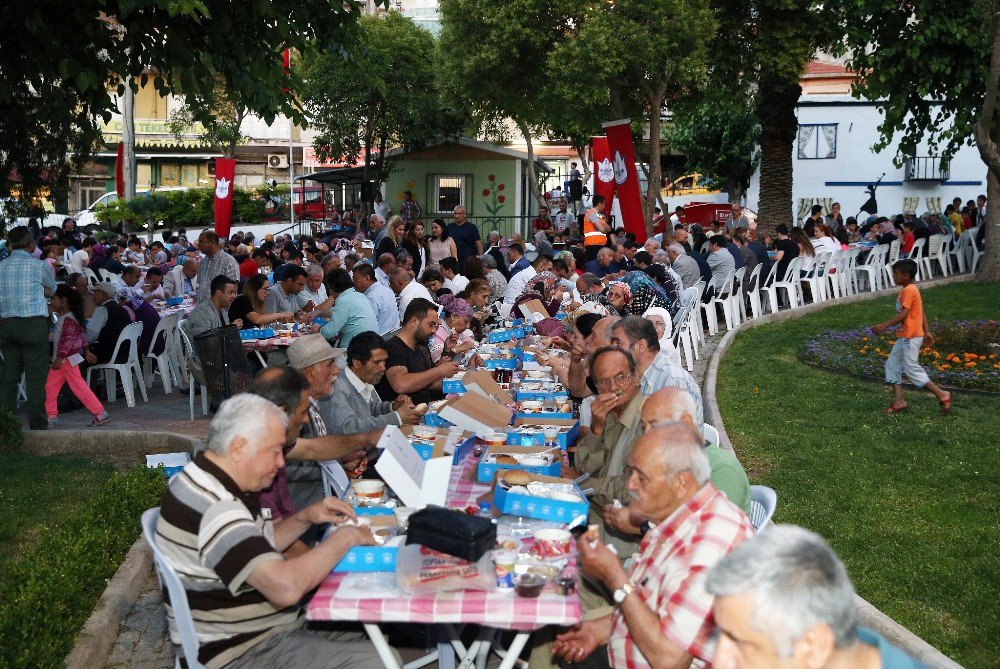 Zeytinlik’e Bin Kişilik İftar Sofrası