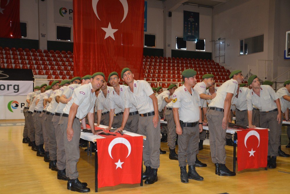 Aliağa’da Kısa Dönem Erlerin Yemin Töreninde Duygu Dolu Anlar