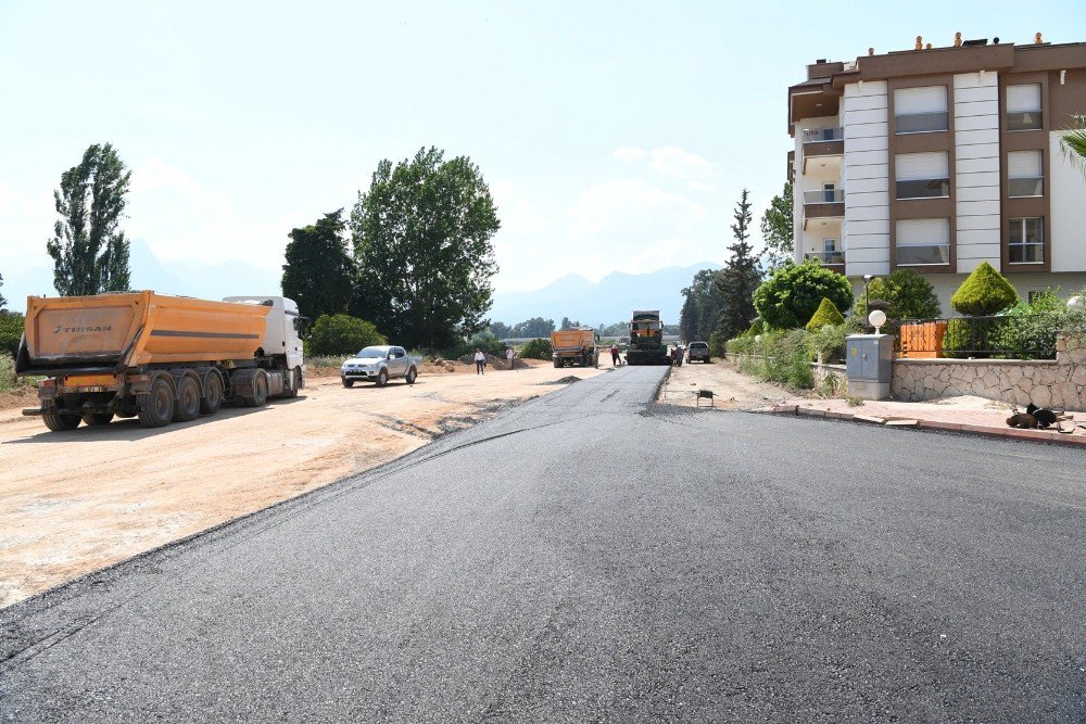 Konyaaltı Belediyesi’nden Göksu Çayı Yoluna Asfalt