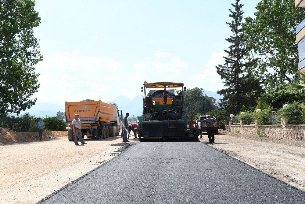 Konyaaltı Belediyesi’nden Göksu Çayı Yoluna Asfalt