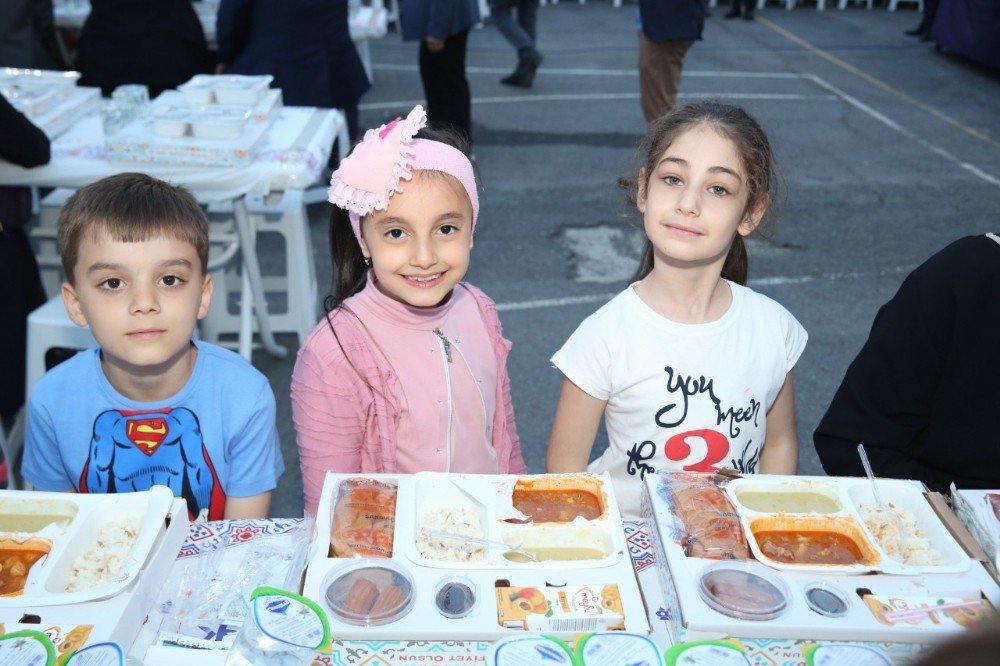 Yeşilova’da Kurulan İftar Sofrasına Büyük İlgi