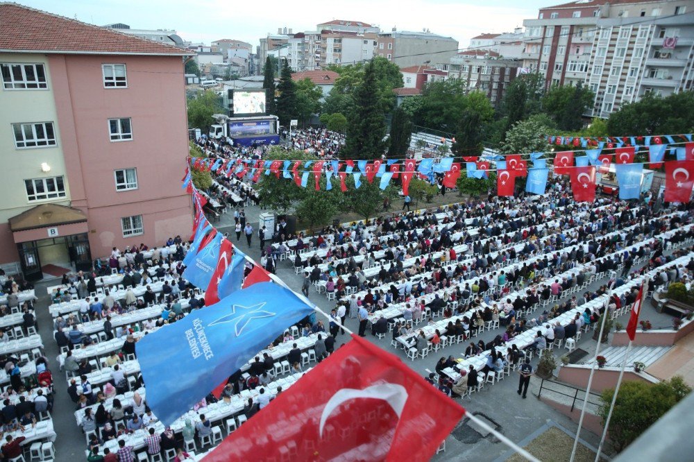 Yeşilova’da Kurulan İftar Sofrasına Büyük İlgi