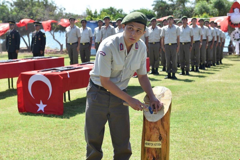 Kısa Dönem Erler, Yemin Ederek Yeni Görev Yerlerine Uğurlandı