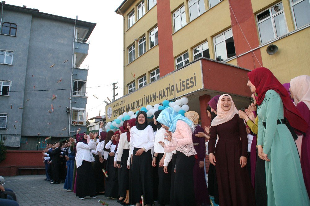 Devrek Anadolu İmam Hatip Lisesinden Mezuniyet Ve İftar Coşkusu