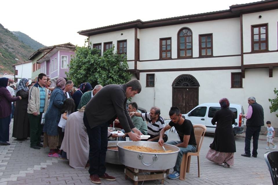 Osmaneli Belediyesinin Mahalle İftarları Başladı