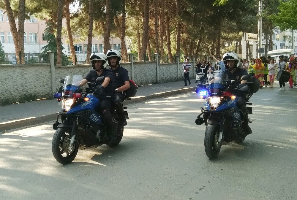 Bafra’da Asker Ve Polis Lösemili Çocuklar İçin Yürüdü