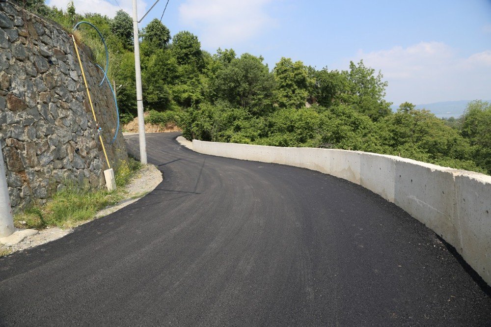 Sapanca Belediyesi Asfalt Çalışmalarını Sürdürüyor