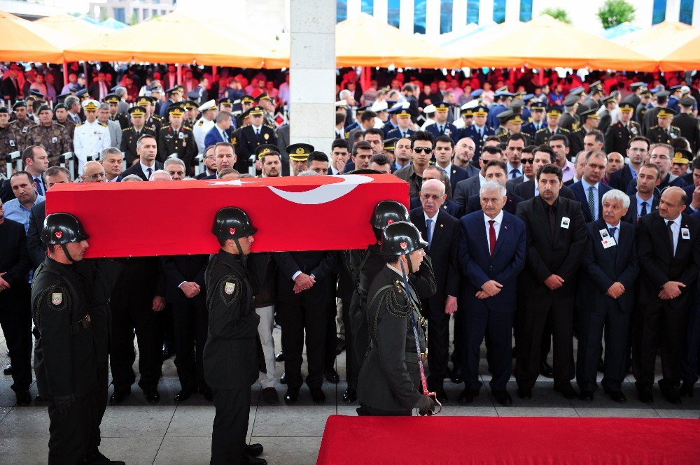 Şehit Piyade Albay Oğuzhan Küçükdemirkol Son Yolculuğuna Uğurlandı